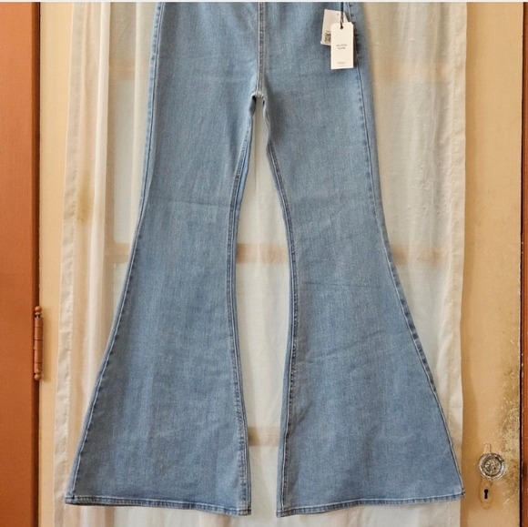 📌34 FOREVER 21 MID RISE FLARE JEANS WOMEN'S SIZE MEDIUM - Picture 3 of 12
